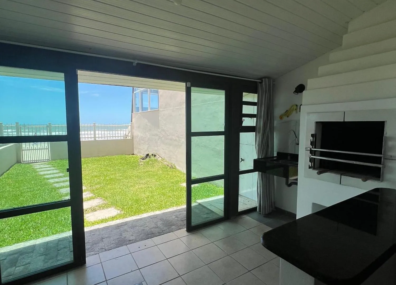 Casa Na Praia Frente Mar 02 Itapema Brasil