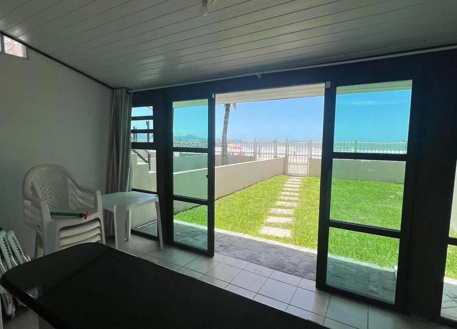 Casa Na Praia Frente Mar 02 Itapema